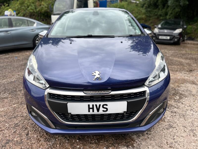 View PEUGEOT 208 1.6 BlueHDi Allure