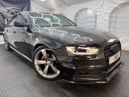 AUDI A4 2.0 TDI Black Edition