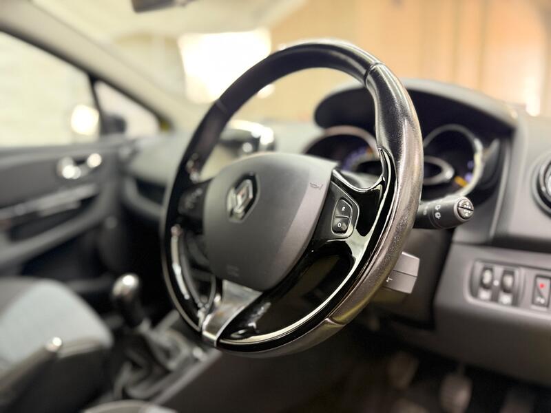 View RENAULT CLIO 0.9 Dynamique S MediaNav TCe 90 Stop & Start